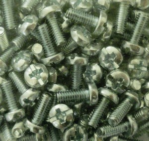 DSCN0678_screws